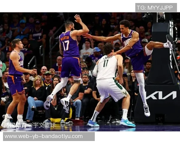 布克追身三分命中却遭裁判无视3加1机会球队分差扩大至20分以上